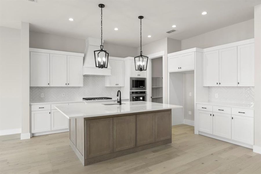 12. 1902 Pebble - Kitchen (2)