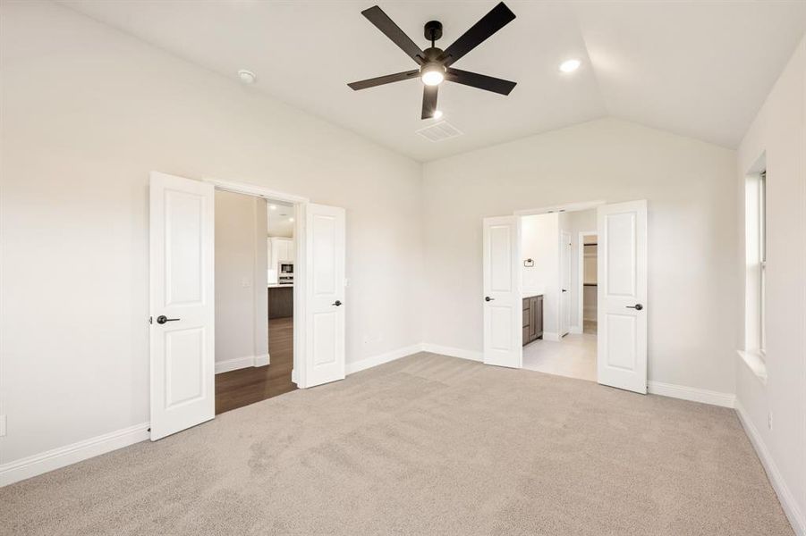 Spacious, unfurnished interior of a new home in The Retreat at North Grove 60, Waxahachie (Image 14).
