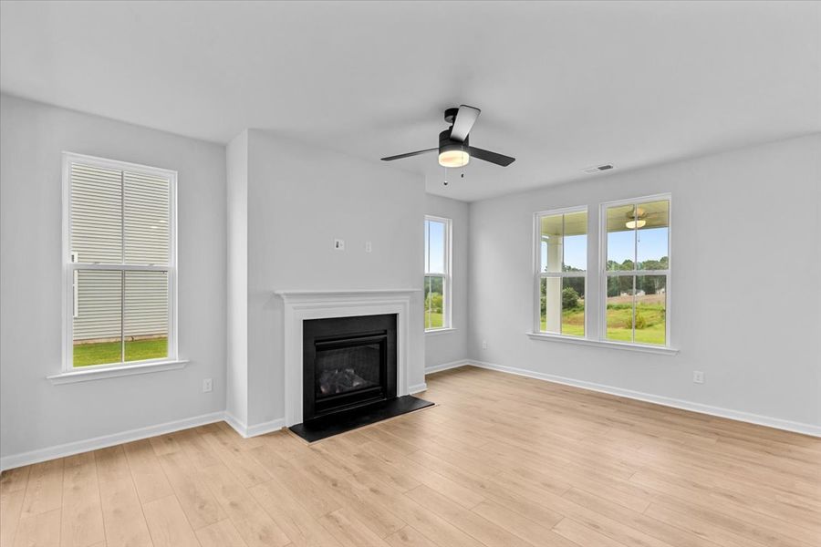 Spacious, unfurnished interior of a new home in Fieldstone, Lexington (Image 23).