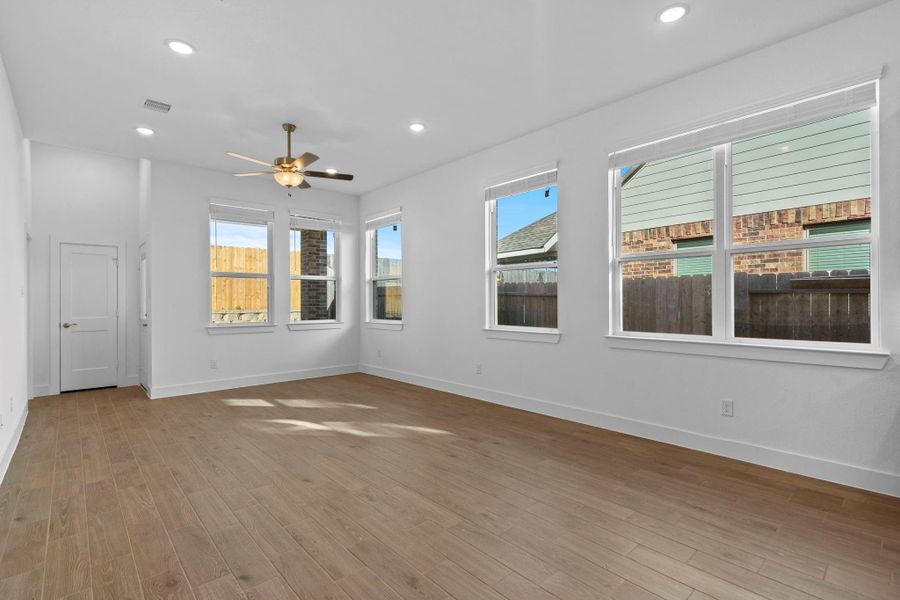 Spacious, unfurnished interior of a new home in Emory Glen, Magnolia (Image 15).