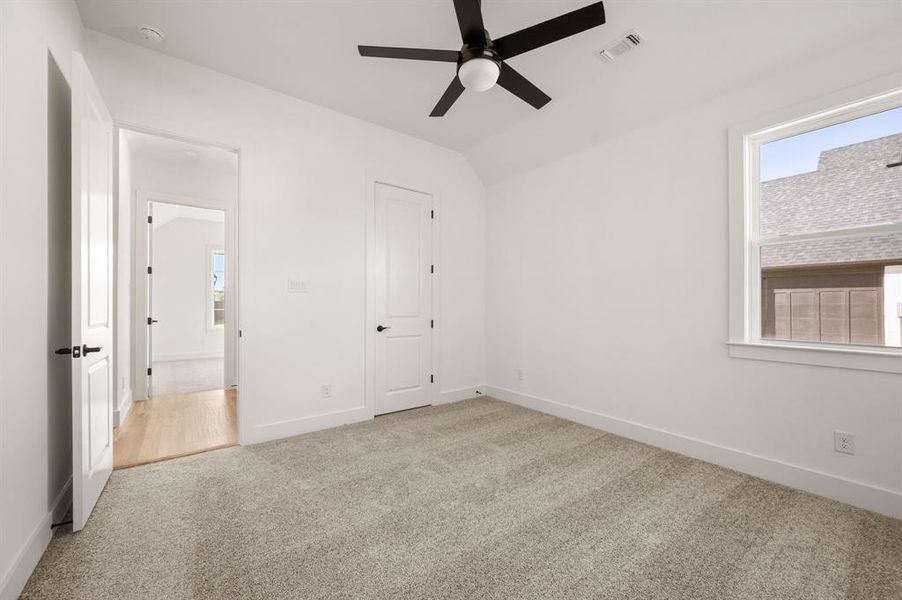 Spacious, unfurnished interior of a new home in NorthGlen, Haslet (Image 26).