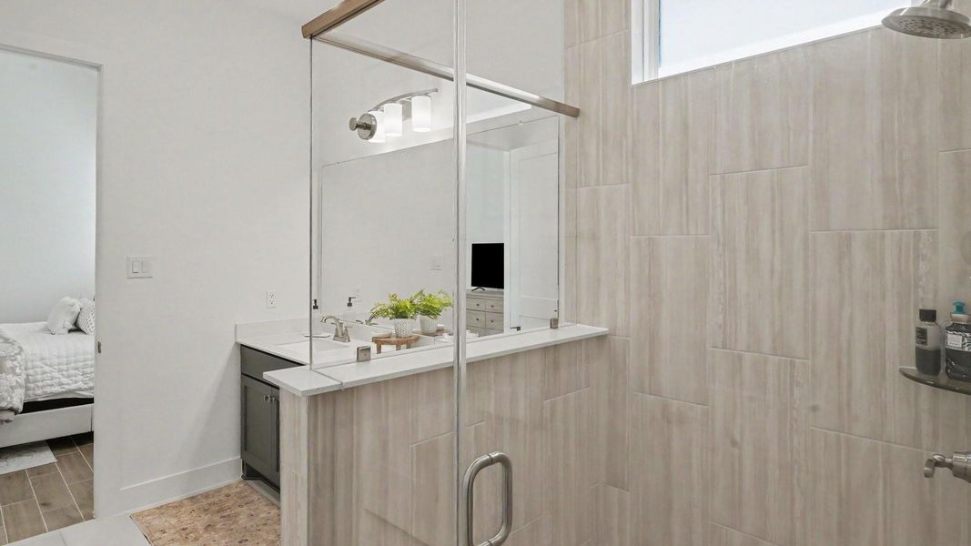 Furnished interior view inside a new home in , Mont Belvieu (Image 9).