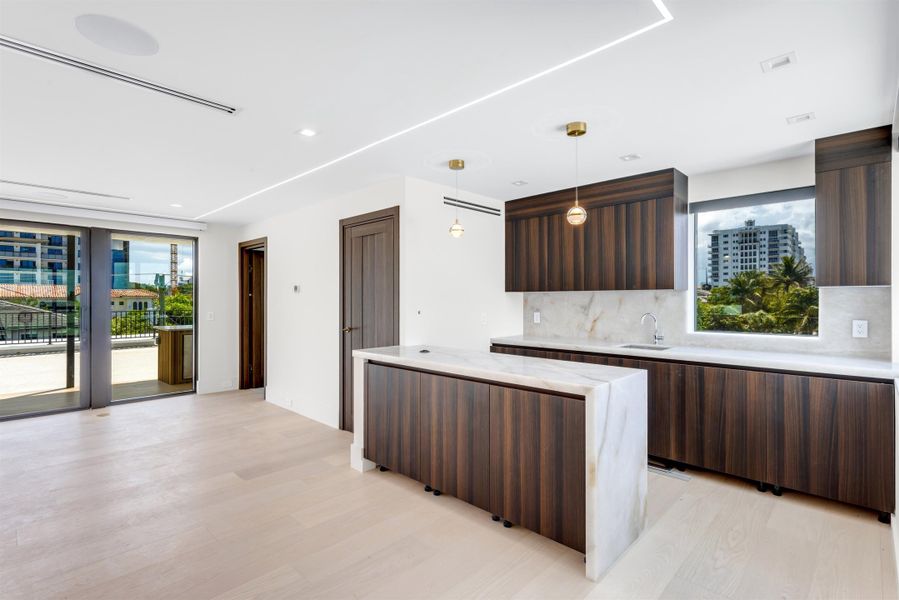 CLUBROOM_WETBAR_EB CLUBROOM_WETBAR_EB