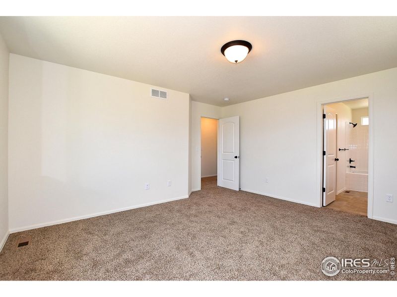 Spacious, unfurnished interior of a new home in , Johnstown (Image 18).