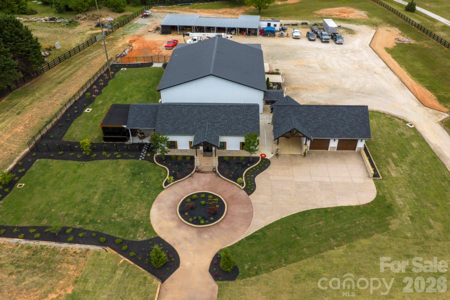 Community amenities in , Clover (Image 33).