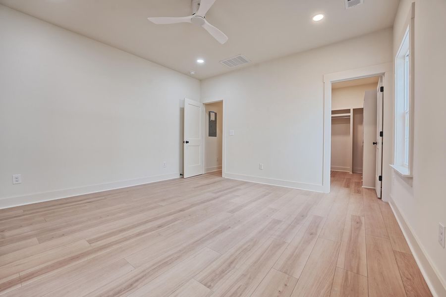 Spacious, unfurnished interior of a new home in , North Charleston (Image 28).