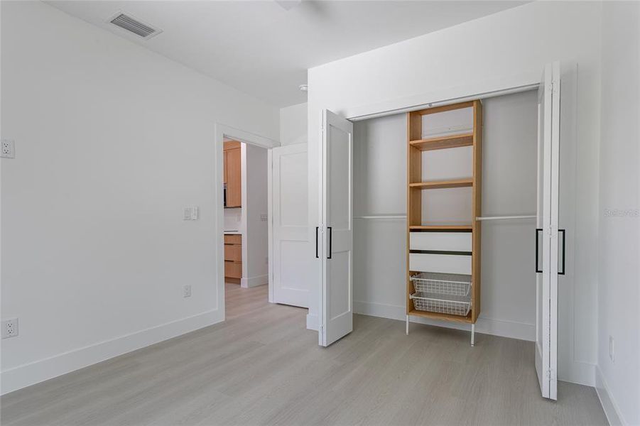 Spacious, unfurnished interior of a new home in , St. Petersburg (Image 25).