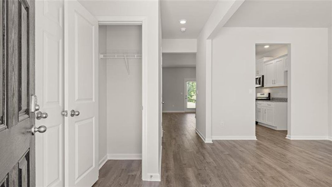 Spacious, unfurnished interior of a new home in Sherwood Manor, Atlanta (Image 11).