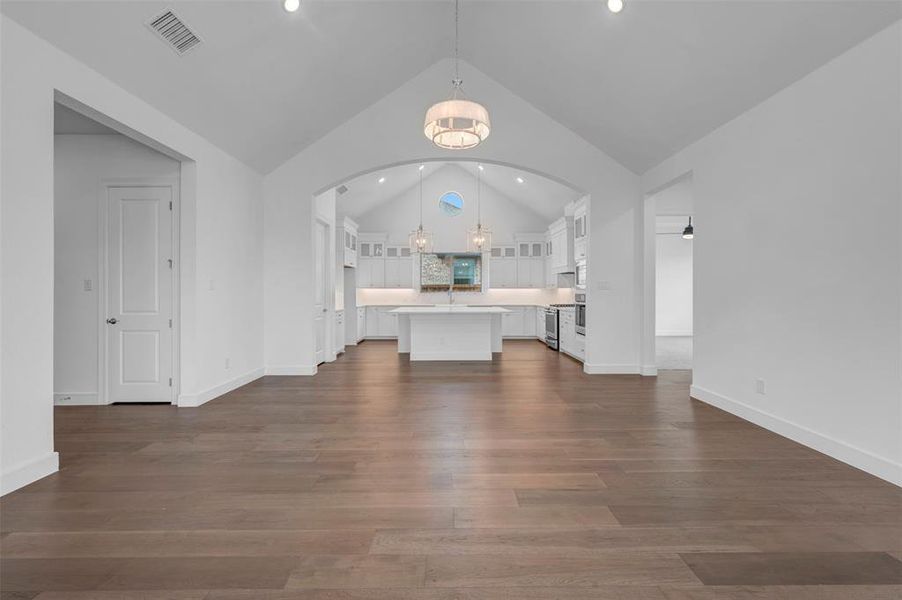 Spacious, unfurnished interior of a new home in Wellington, Haslet (Image 15).