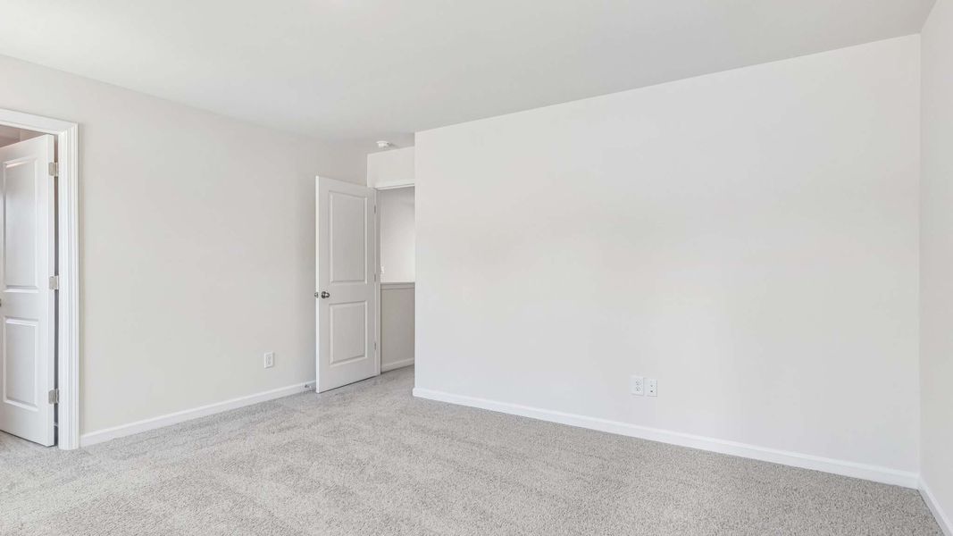 Spacious, unfurnished interior of a new home in Fergus Crossing, York (Image 28).