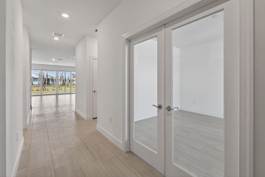 Spacious, unfurnished interior of a new home in Harbor Isle, Vero Beach (Image 78). Spacious, unfurnished interior of a new home in Harbor Isle, Vero Beach (Image 78).