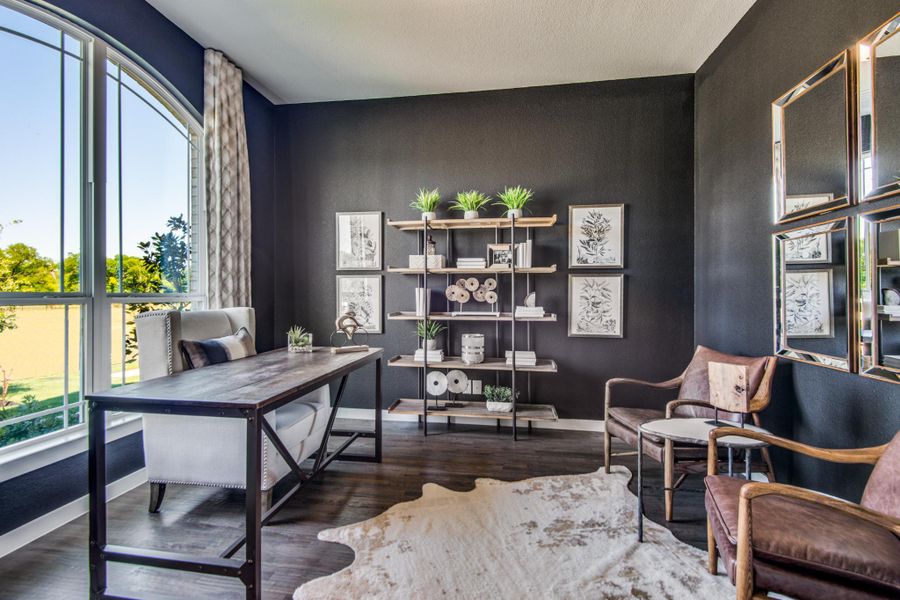 Representative furnished interior of a home built from the Monte Carlo by Sandlin Homes in Lakesong, Midlothian (Image 7).