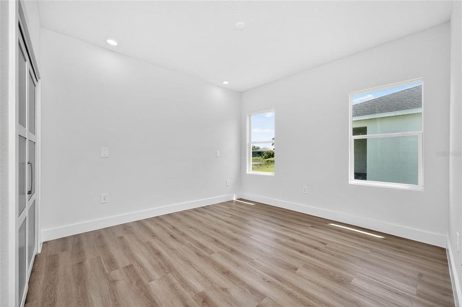 Spacious, unfurnished interior of a new home in , Rotonda West (Image 39).