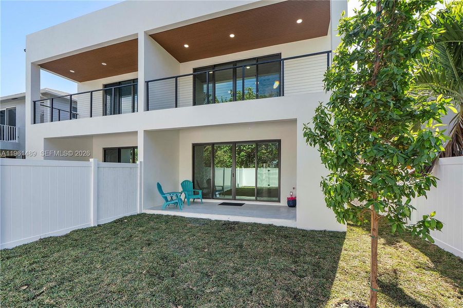 Exterior details and patio area of a home in , Fort Lauderdale (Image 32).