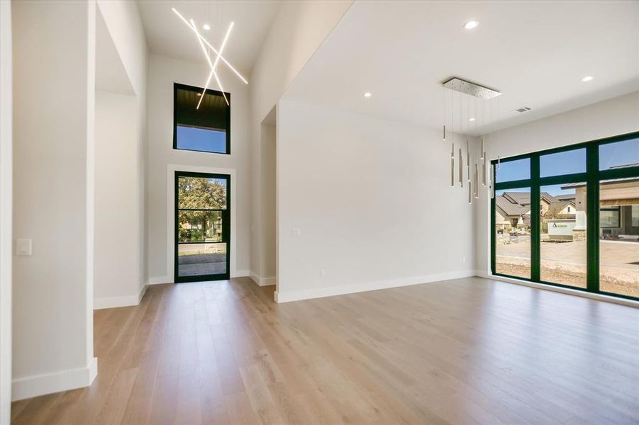 Spacious, unfurnished interior of a new home in , Horseshoe Bay (Image 28).