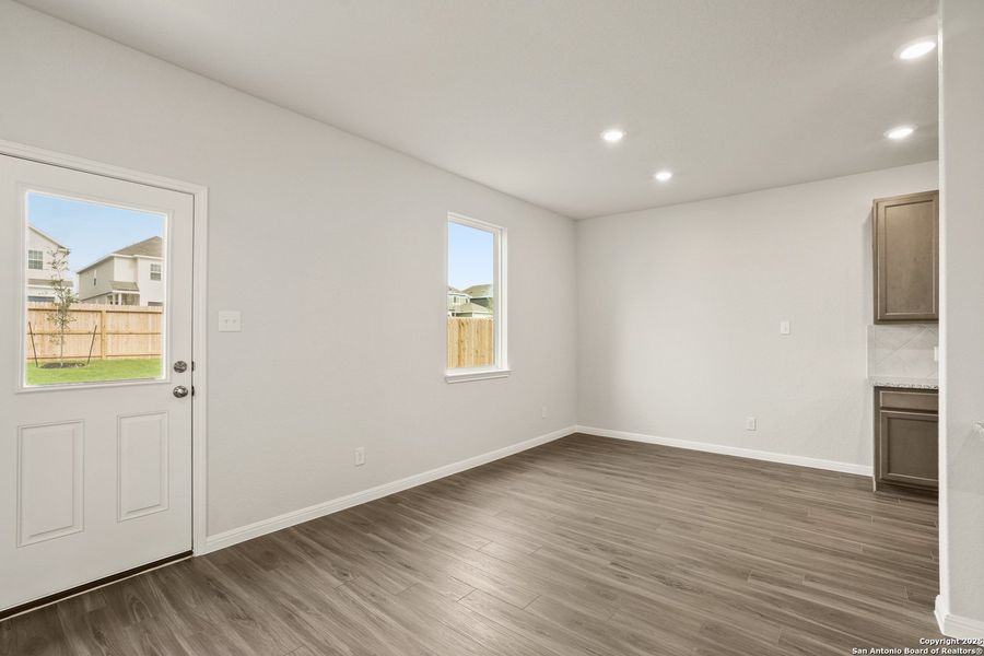 Spacious, unfurnished interior of a new home in Melissa Ranch, San Antonio (Image 20).