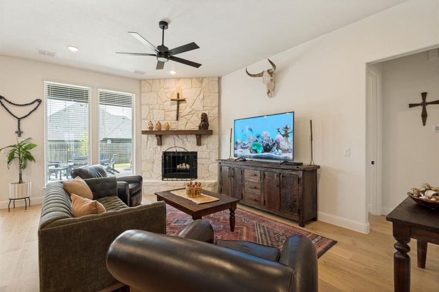 Furnished interior view inside a new home in , Waxahachie (Image 5).