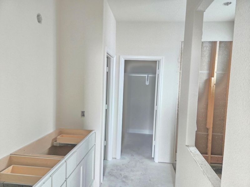 Furnished interior view inside a new home in Sienna 40', Missouri City (Image 2).