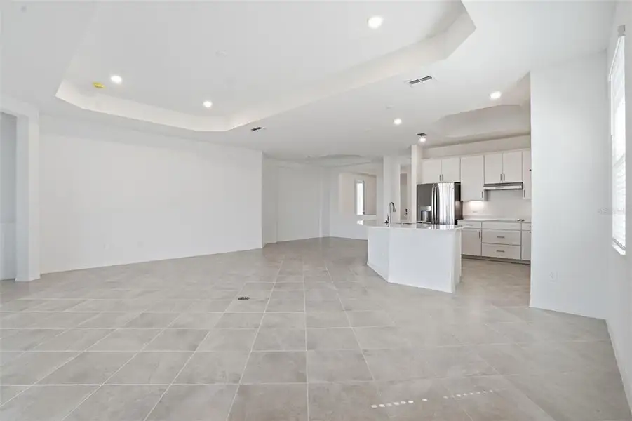 Spacious, unfurnished interior of a new home in Wellen Park Golf & Country Club, Venice (Image 14).