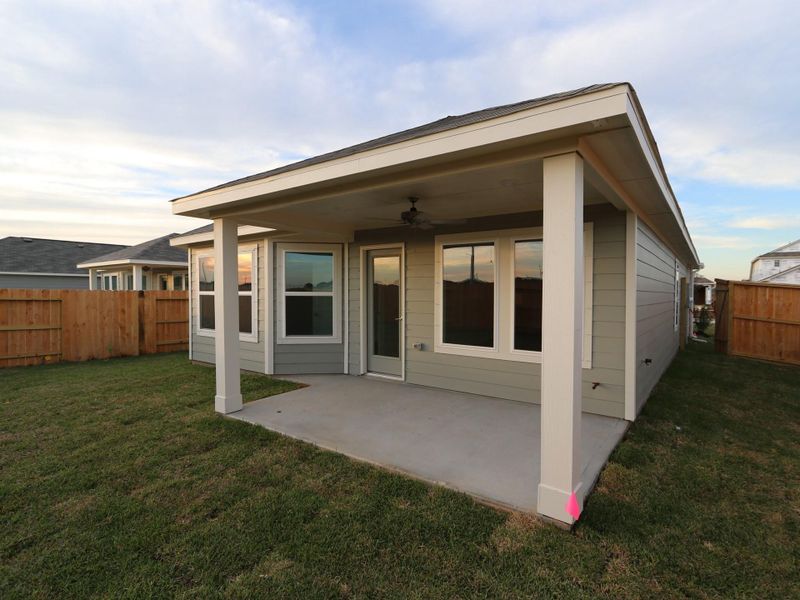 Exterior details and patio area of a home in Ambrose, La Marque (Image 3).