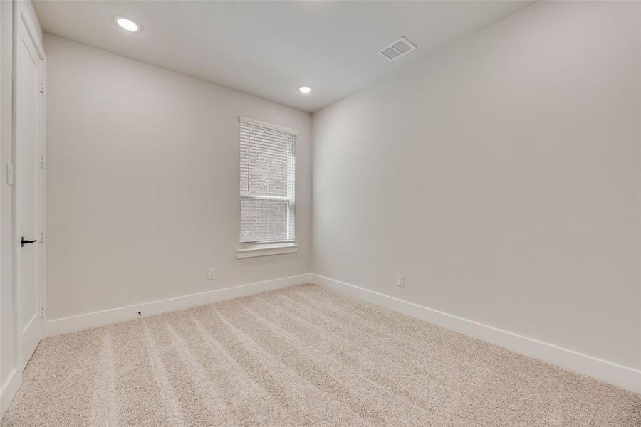 Spacious, unfurnished interior of a new home in Collin Creek, Plano (Image 21).