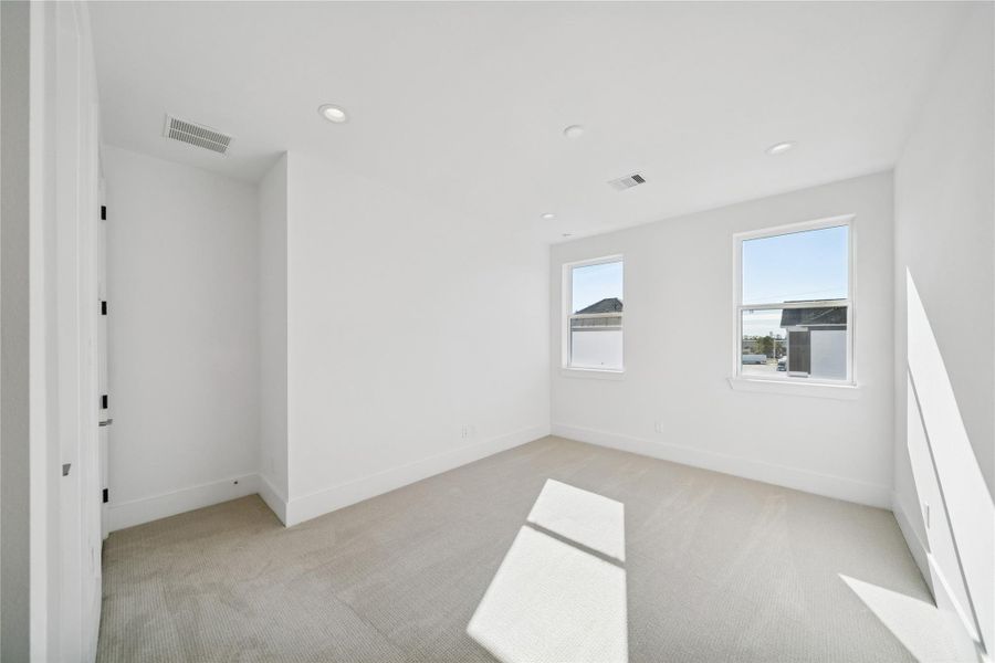 Spacious, unfurnished interior of a new home in West 21st Residences, Houston (Image 19).