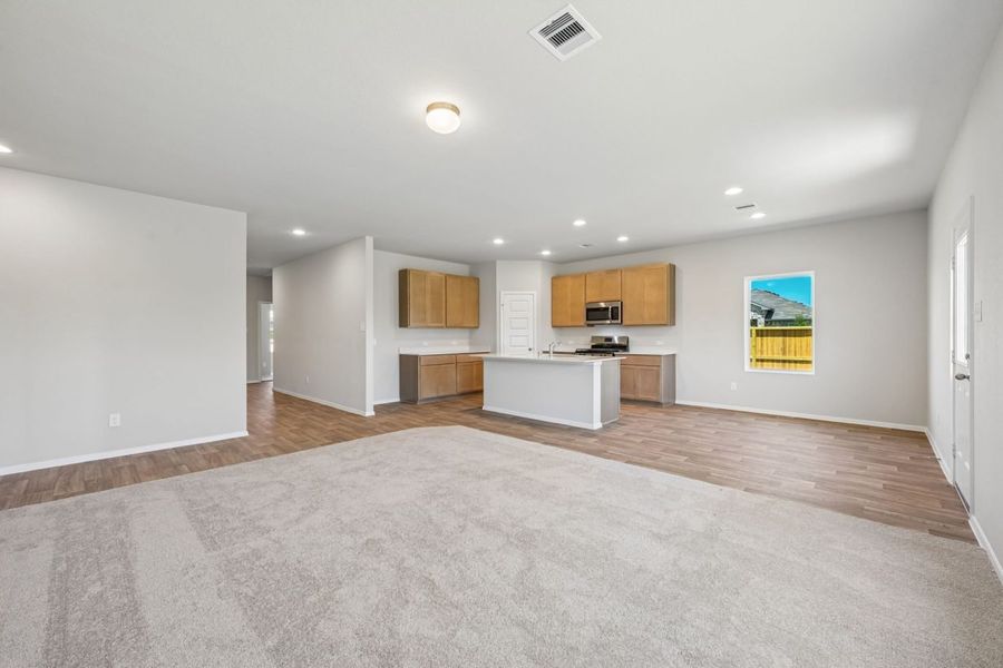 Spacious, unfurnished interior of a new home in Harrington Trails, New Caney (Image 14).