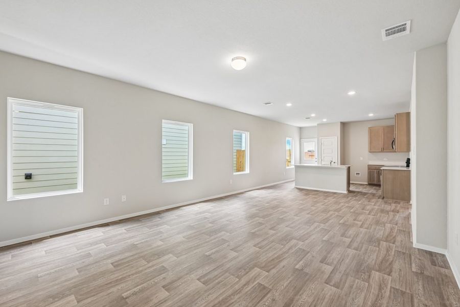 Spacious, unfurnished interior of a new home in Cascade, Liberty Hill (Image 14).