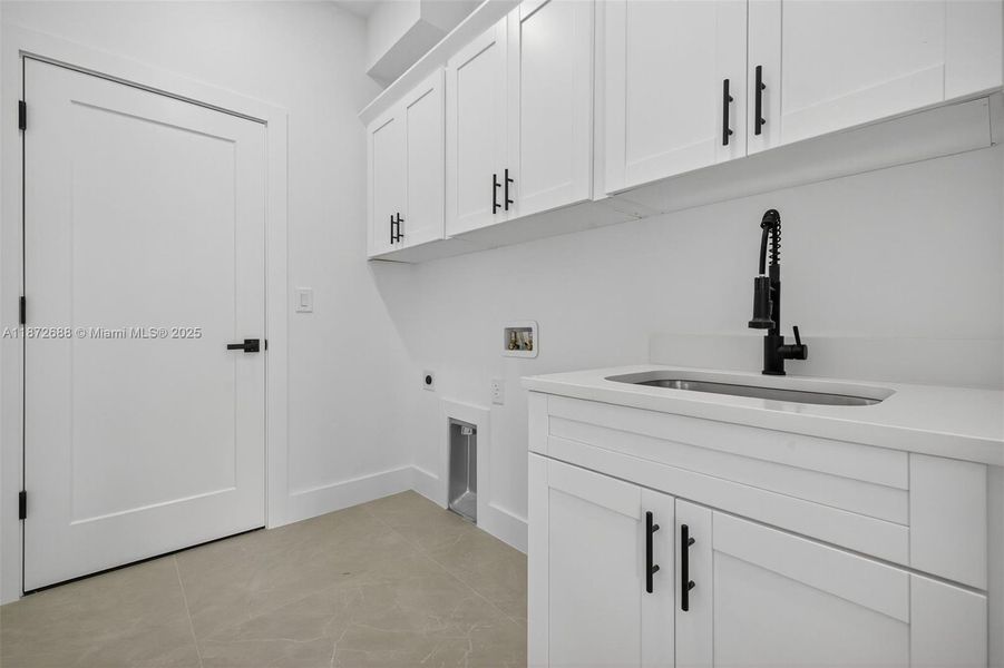 Furnished interior view inside a new home in , Lehigh Acres (Image 8).