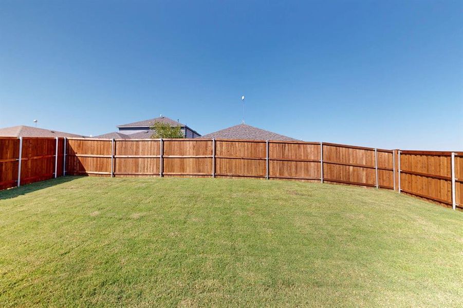 Exterior details and patio area of a home in Mobberly Farms, Pilot Point (Image 3).