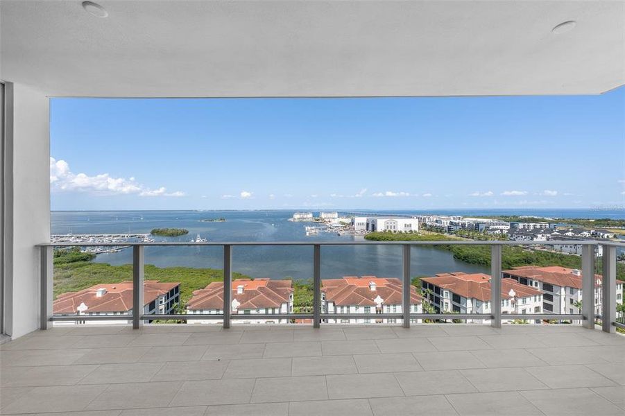 Condo located in Tampa, FL showcasing its design and architecture (Image 5). Condo located in Tampa, FL showcasing its design and architecture (Image 5).