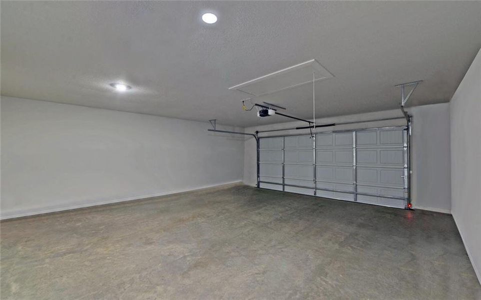 Spacious, unfurnished interior of a new home in , Hartwell (Image 24).