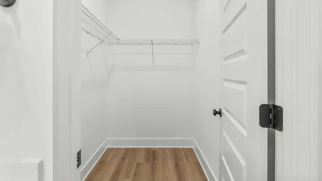 Spacious, unfurnished interior of a new home in Crest Bay Cottages, Miramar Beach (Image 20).