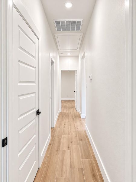 Spacious, unfurnished interior of a new home in , Baytown (Image 8).