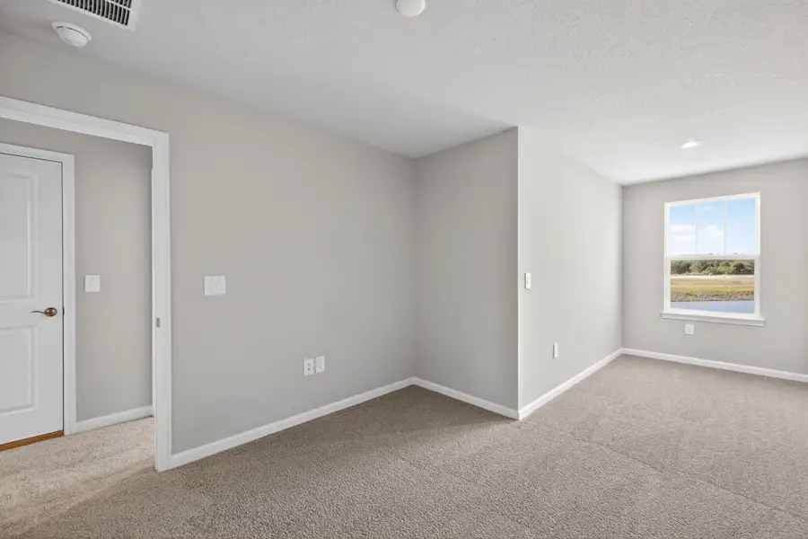 Spacious, unfurnished interior of a new home in Crosswind Ranch, Parrish (Image 13).