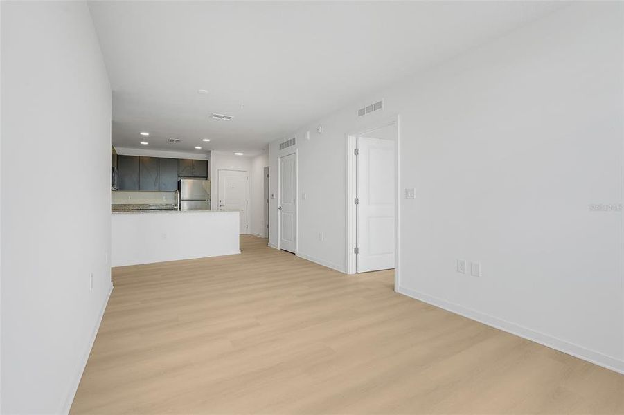 Spacious, unfurnished interior of a new home in , Orlando (Image 26).