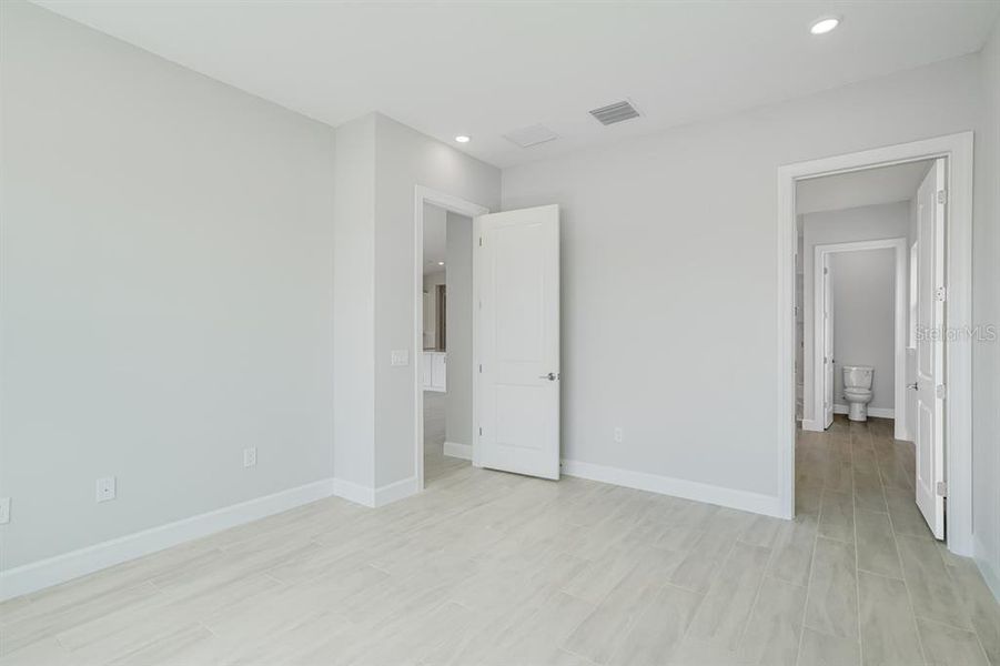 Spacious, unfurnished interior of a new home in Esplanade at Westview, Kissimmee (Image 23).