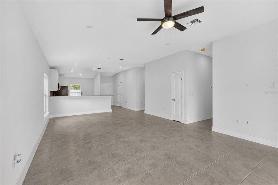 Spacious, unfurnished interior of a new home in , Port Charlotte (Image 19).