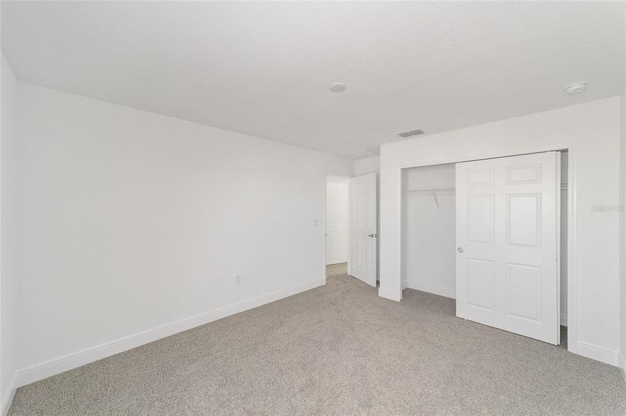 Spacious, unfurnished interior of a new home in Calesa Township, Ocala (Image 13).