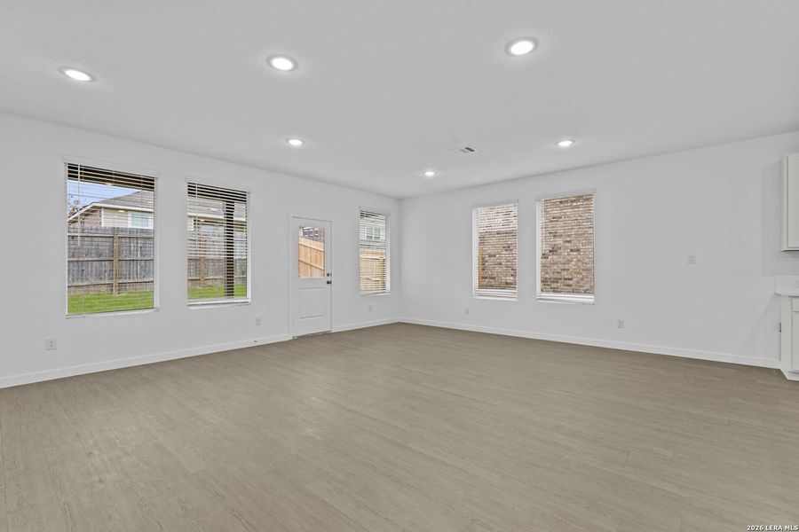 Spacious, unfurnished interior of a new home in Sky Ranch, New Braunfels (Image 24).