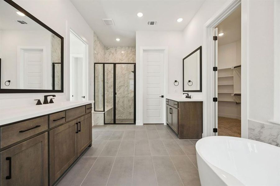 13-237Bee_013 13-237Bee_013