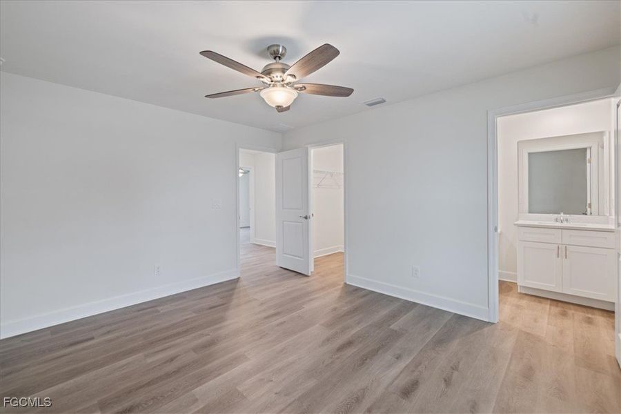 Spacious, unfurnished interior of a new home in Cape Coral, Cape Coral (Image 27).