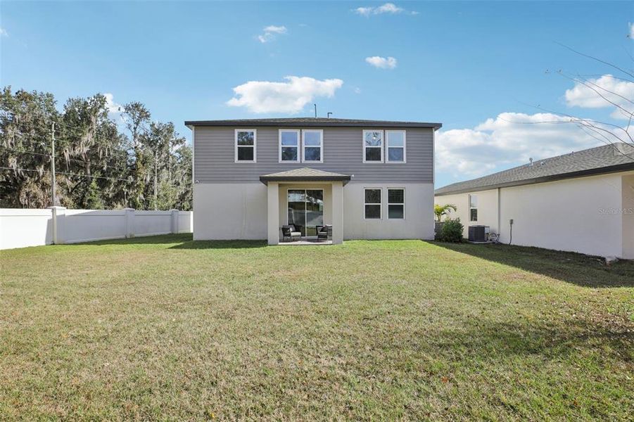 Exterior details and patio area of a home in Fox Pointe at Rivers Edge, Leesburg (Image 26).