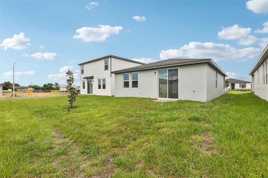 Exterior details and patio area of a home in Hamilton Bluff - Classic Series, Lake Hamilton (Image 24).