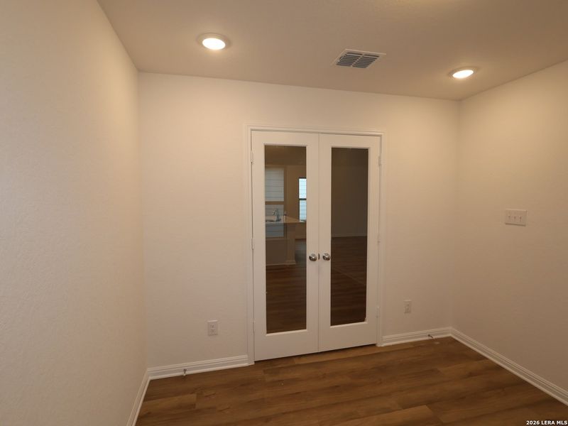 Spacious, unfurnished interior of a new home in Mesquite Ridge, San Antonio (Image 20).