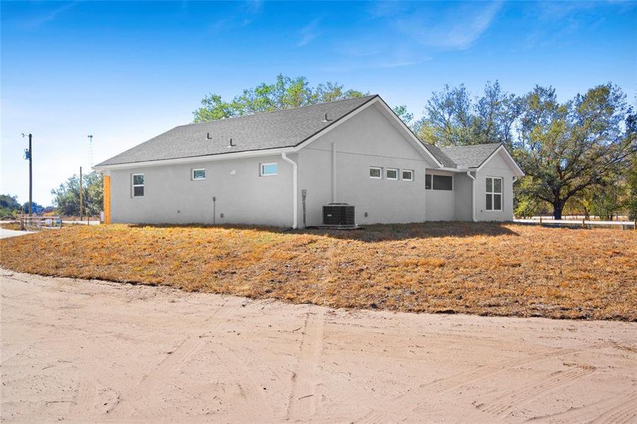 Exterior details and patio area of a home in , Okeechobee (Image 29).