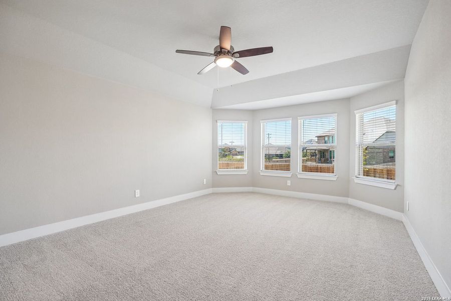 Spacious, unfurnished interior of a new home in Arcadia Ridge - Classic Series, San Antonio (Image 34).