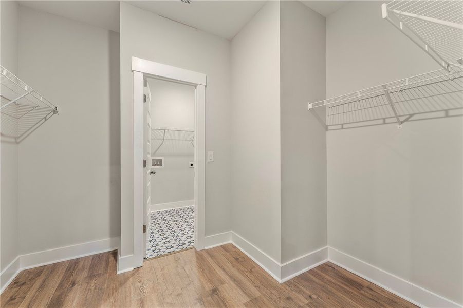 Spacious, unfurnished interior of a new home in Cross Creek Plantation, Seneca (Image 25).