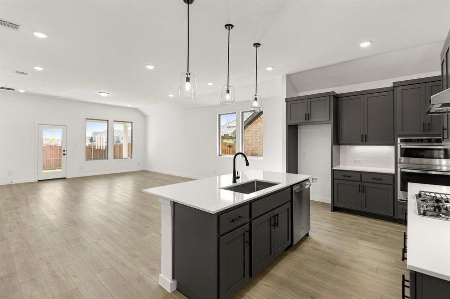 13. 4303 Crossvine - Kitchen (3) 13. 4303 Crossvine - Kitchen (3)