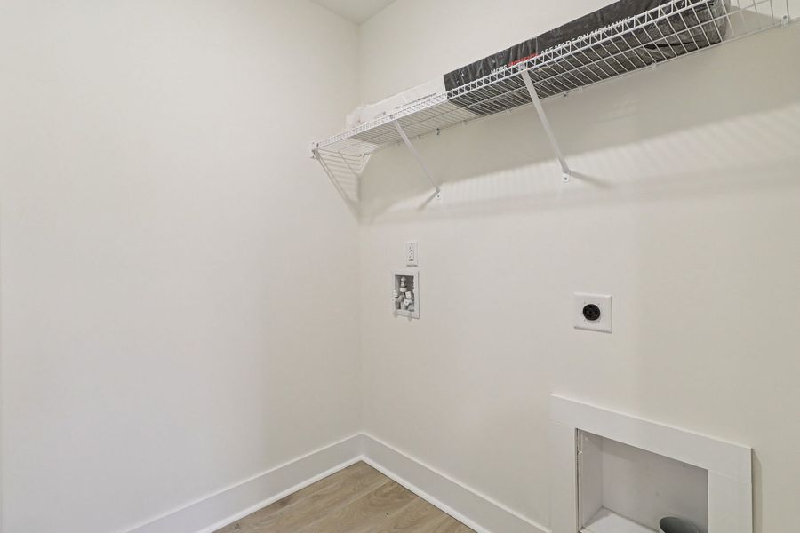 Spacious, unfurnished interior of a new home in Walkers Trail, Lexington (Image 15).